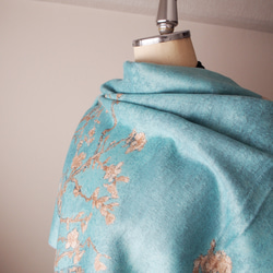 【繊細な模様は主役級】ジャガード織ストールマフラー・ウィンターチェリーブロッサム 2枚目の画像