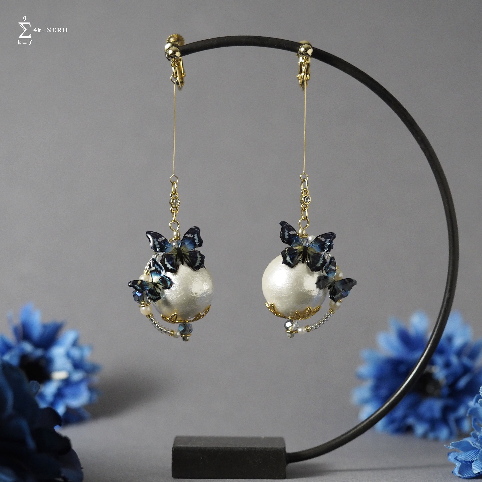 耳飾り 青蝶々とコットンパールの空中ブランコ