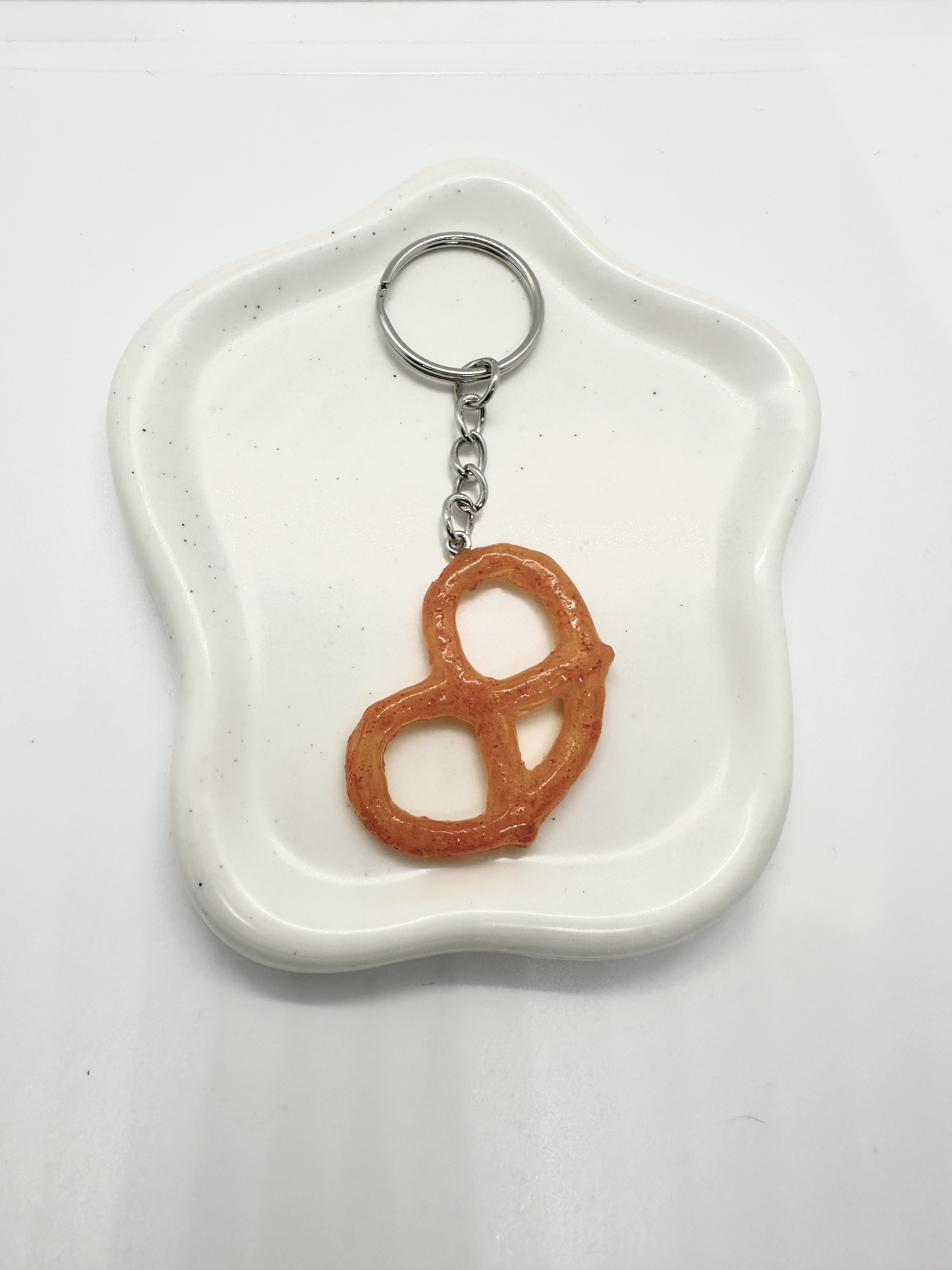 ぬいぐるみキーホルダー  プレッツェルpretzel