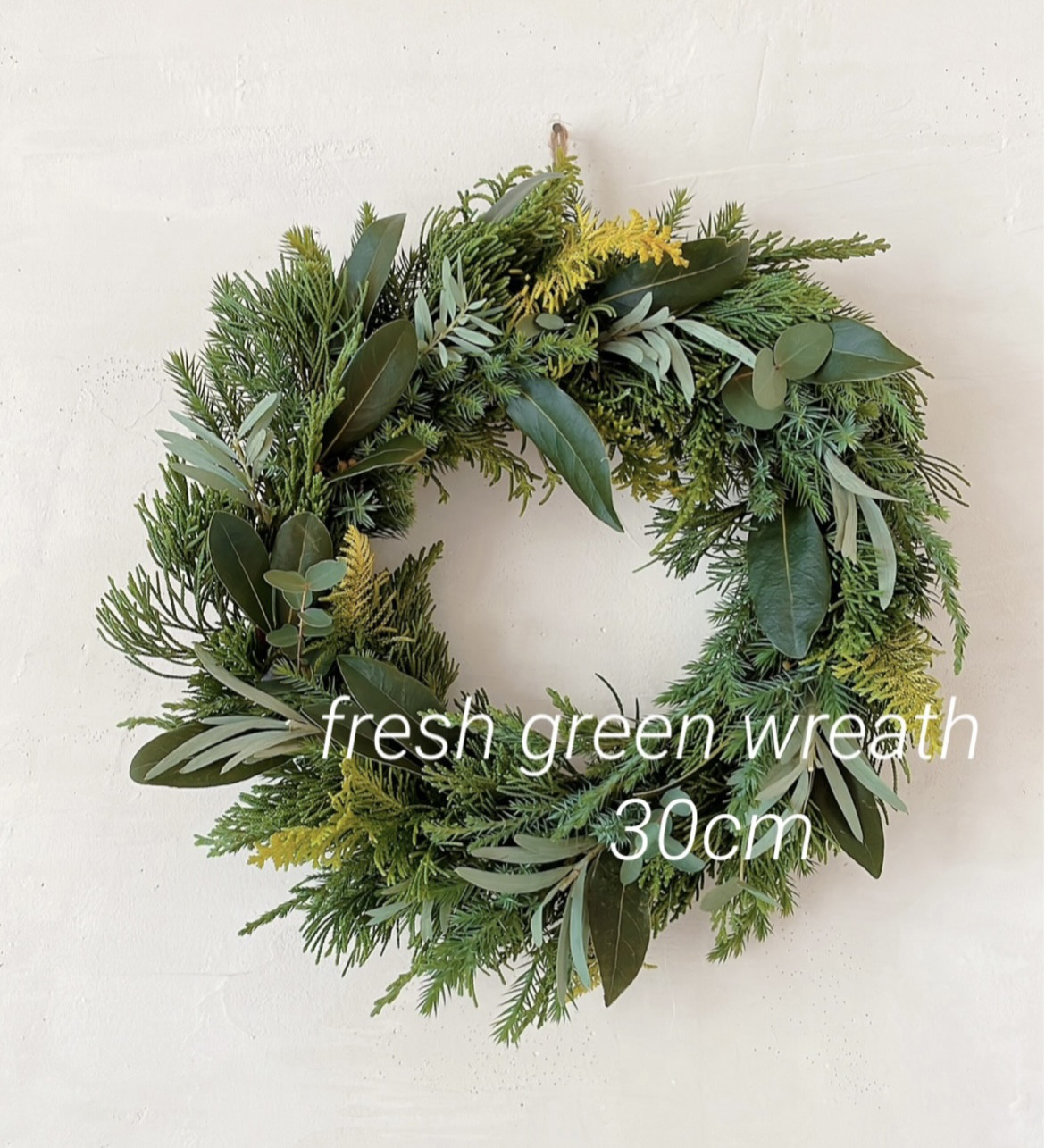 君よ笑ってリース30cm （松ぼっくり/ばらぼっくり/シダーローズ  