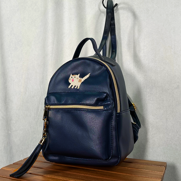 新品・未使用 お座り猫のレザーリュック Le Bonheur 通販生活
