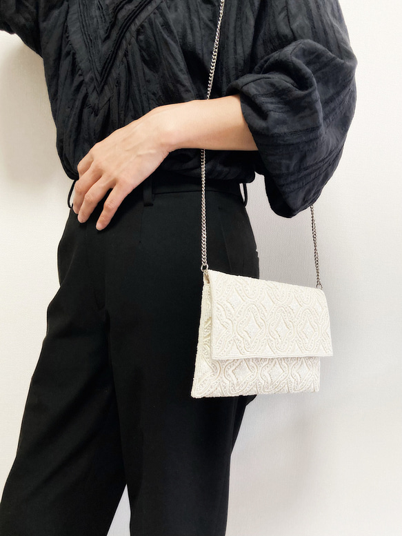 Swaraj 】ダマスク柄手刺繍ビーズクラッチ / OFF WHITE クラッチ