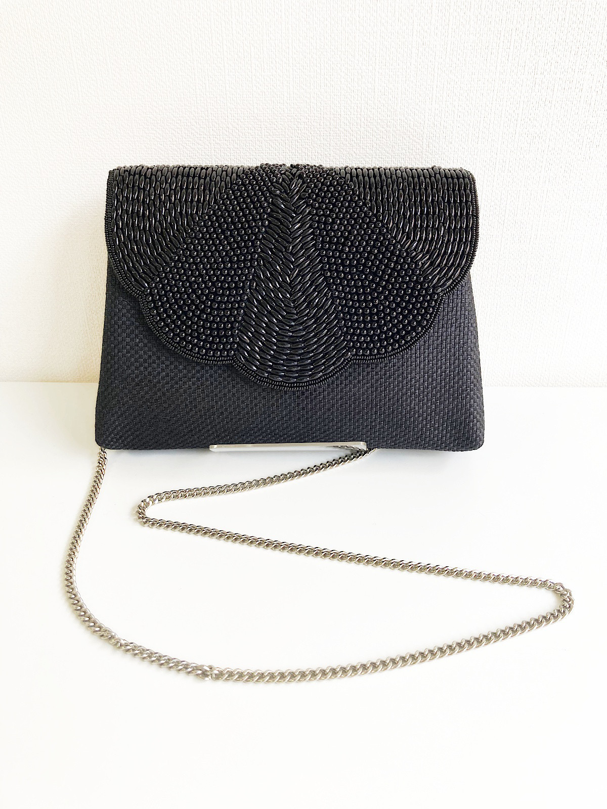 【Swaraj 】スカラップ手刺繍2WAYビーズクラッチ / BLACK