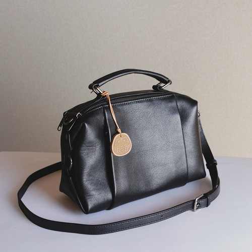 新品　黒 牛革 ボストンバッグ 牛革】ステッチスクエアボストンバッグ〈BLACK〉 本革 ボストン