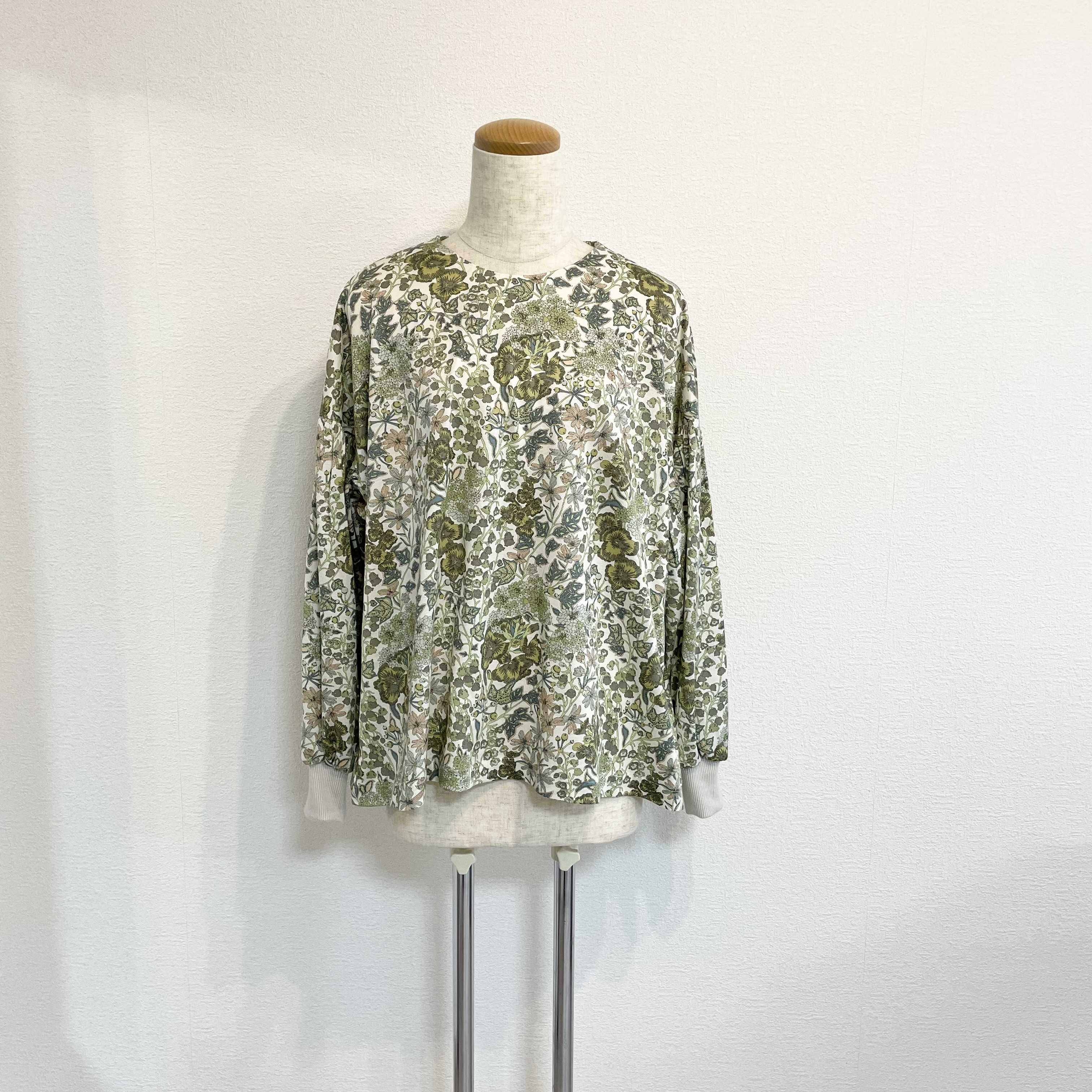 リバティ生地＊＊ボリューム袖のニットブラウス（タナジャージ/エドナ） 18,000円