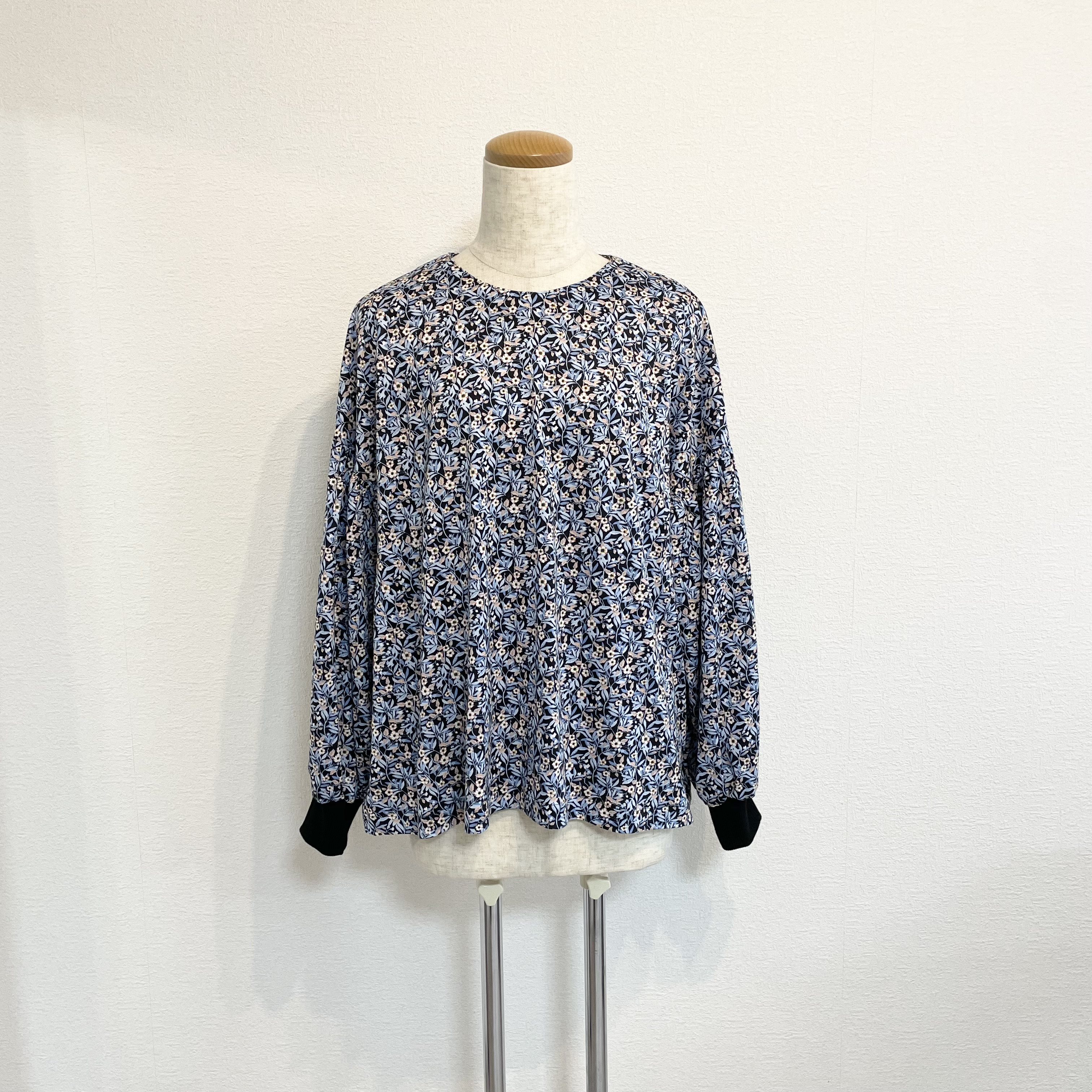 リバティ生地＊ボリューム袖のニットブラウス（タナジャージ/ブライトン・ブロッサム） 18,000円