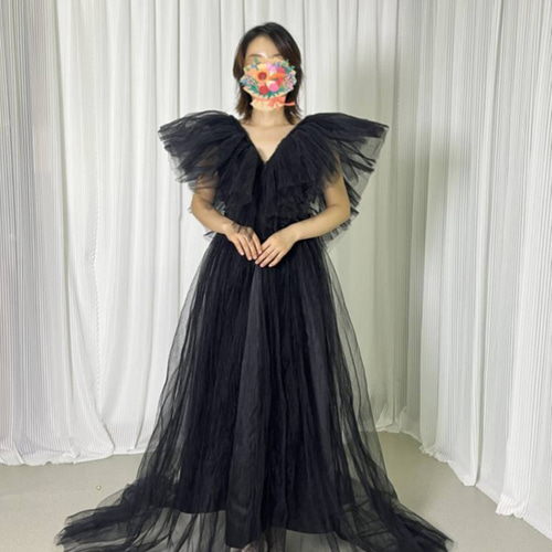 送料無料！高品質！ ウェディングドレス 花モチーフ Vネックドレス  