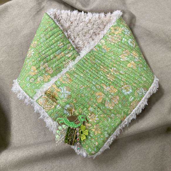 ミニマフラー ヴィンテージサリーキルトｘファー 　飾りピン付き 3枚目の画像