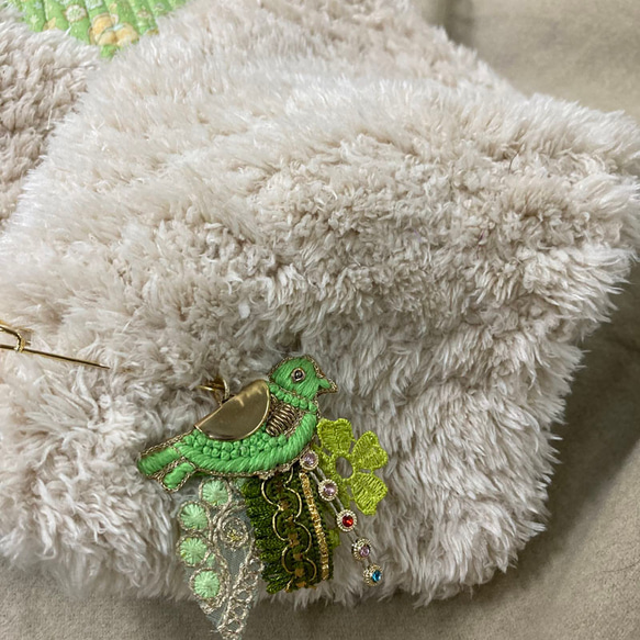 ミニマフラー ヴィンテージサリーキルトｘファー 　飾りピン付き 7枚目の画像