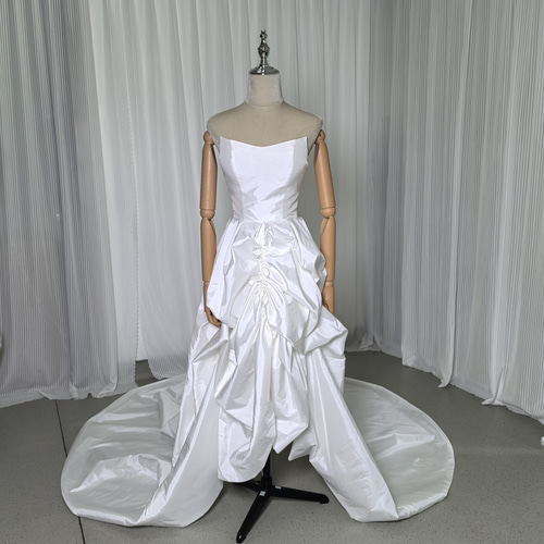 送料無料！ウェディングドレス シルクタフタ デザイン感 ベア