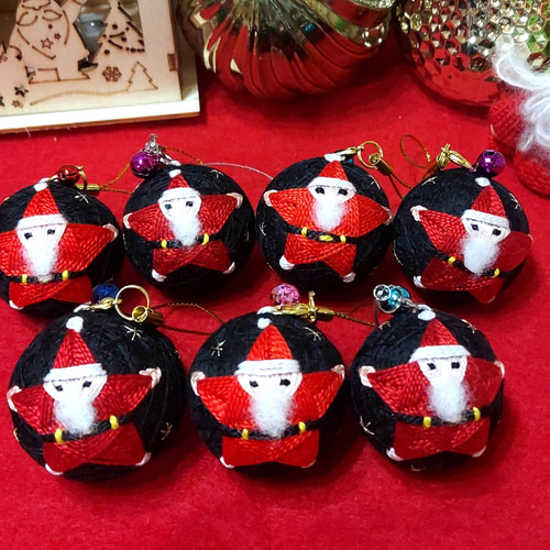 てまり＊『サンタとポインセチア』＊チャーム＊花手毬＊クリスマス