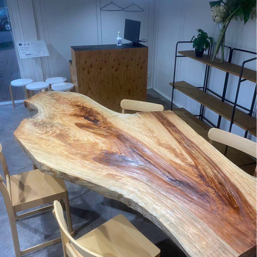 特大] 栃 一枚板 ダイニングテーブル 新品/未使用 変木 杢あり