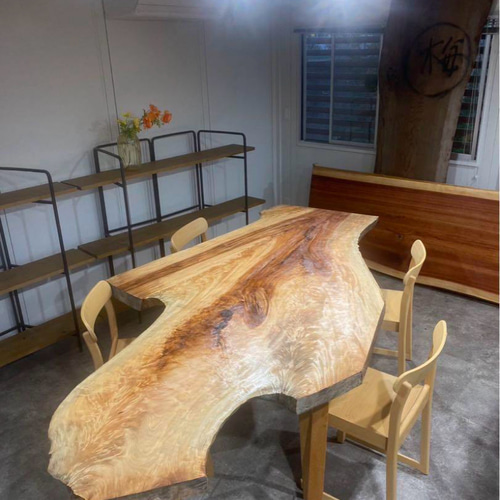 特大] 栃 一枚板 ダイニングテーブル 新品/未使用 変木 杢あり