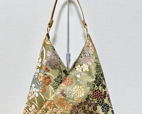 極美品　一点物　亜美　着物帯　再構築　あずま袋　ショルダーバック　上質シルク 帯リメイク あずまショルダーバッグ 一点ものです ボディバッグ