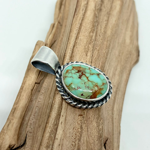 ハンドメイドのターコイズトップ　インディアンジュエリー風　ナンバーエイト ナンバーエイト ターコイズ トルコ石 シルバー ネックレス