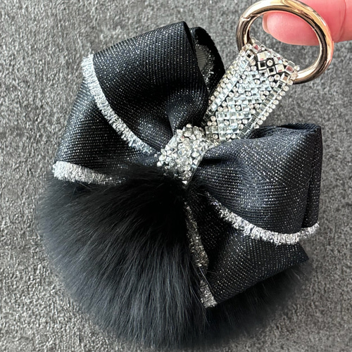 【プラダ】キーホルダー　キーチャーム ファー　リアルファー 黒　ブラック　レザー 新品同様 PRADA プラダ キーホルダー キーチャーム サフィアーノ