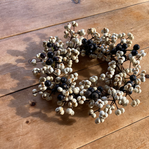 晩秋のナンキンハゼとシャリンバイのリース リース 音の庭 ~dried