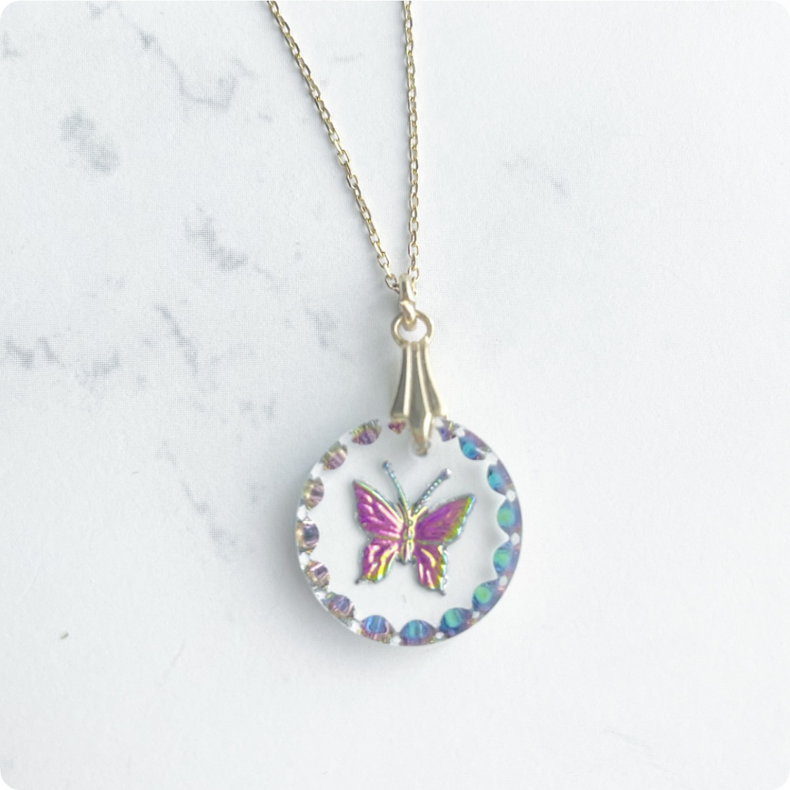 ドイツ製 インタリオバタフライ ネックレス〈Irides〉