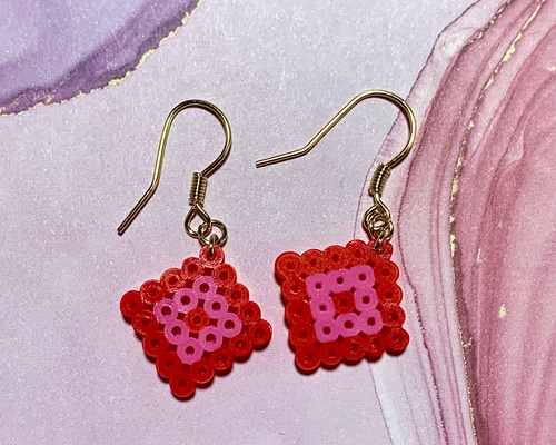 アイロンビーズ スクエアピアス レッド ピアス（フック・チェーン