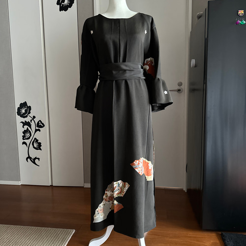 着物リメイク ワンピース 黒留袖 向かい鳳凰正倉院更紗文 金彩
