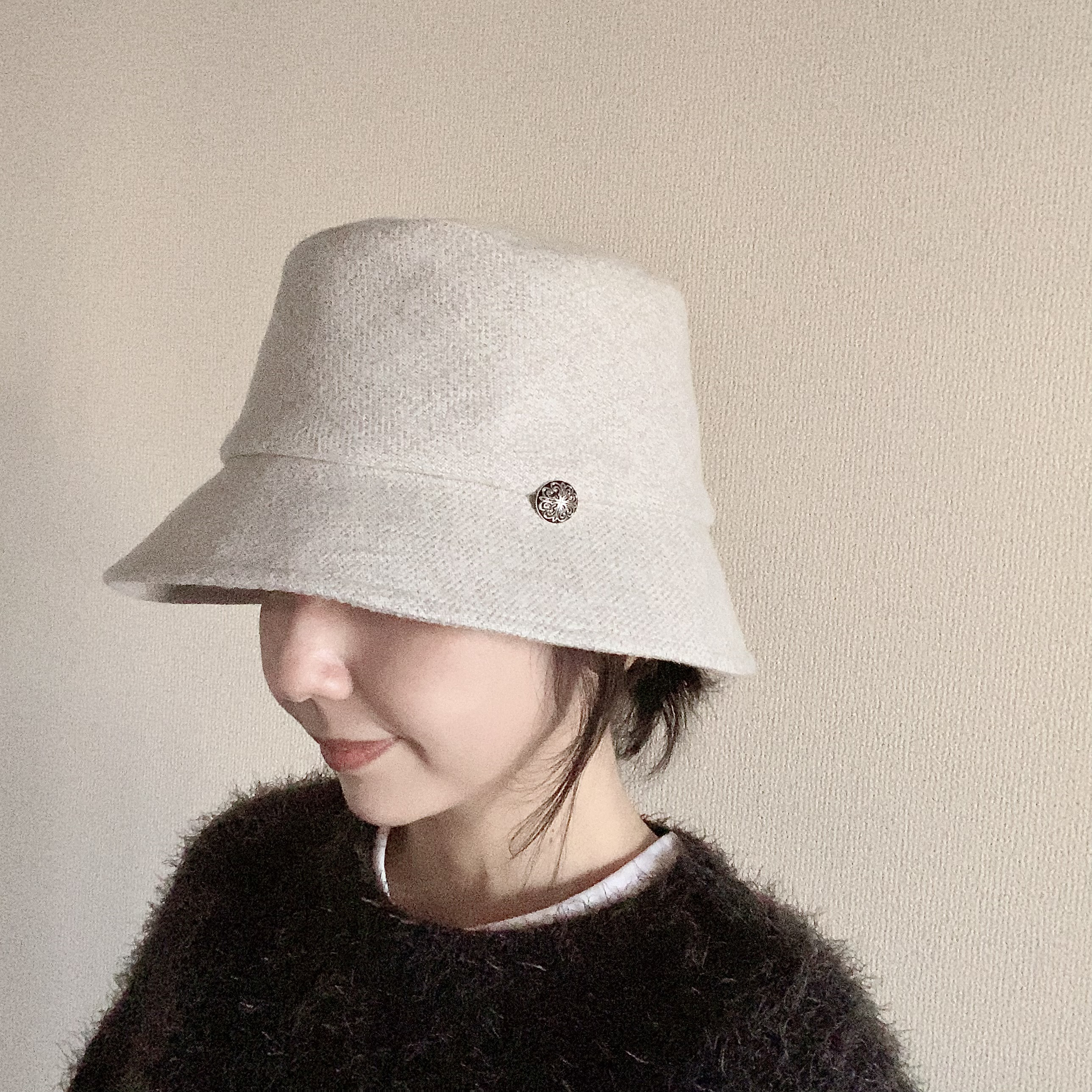 コンチョボタンのバケットハット＊ホワイトベージュ＊ふんわり柔らか素材＊レディース帽子＊選べるサイズ