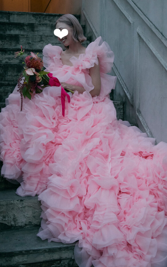 実例写真！豪華！ カラードレス 薄ピンク オフショルダー 上質オーガンジー もこもこドレス 可愛い 花嫁