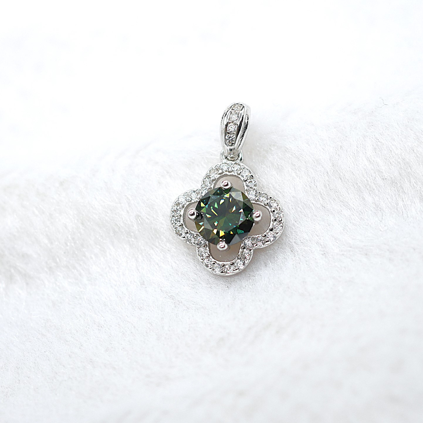モアサナイト ペンダントトップ 1ct silver925 クローバー