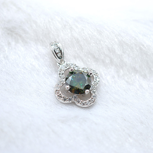 モアサナイト ペンダントトップ 1ct silver925 クローバーモチーフ
