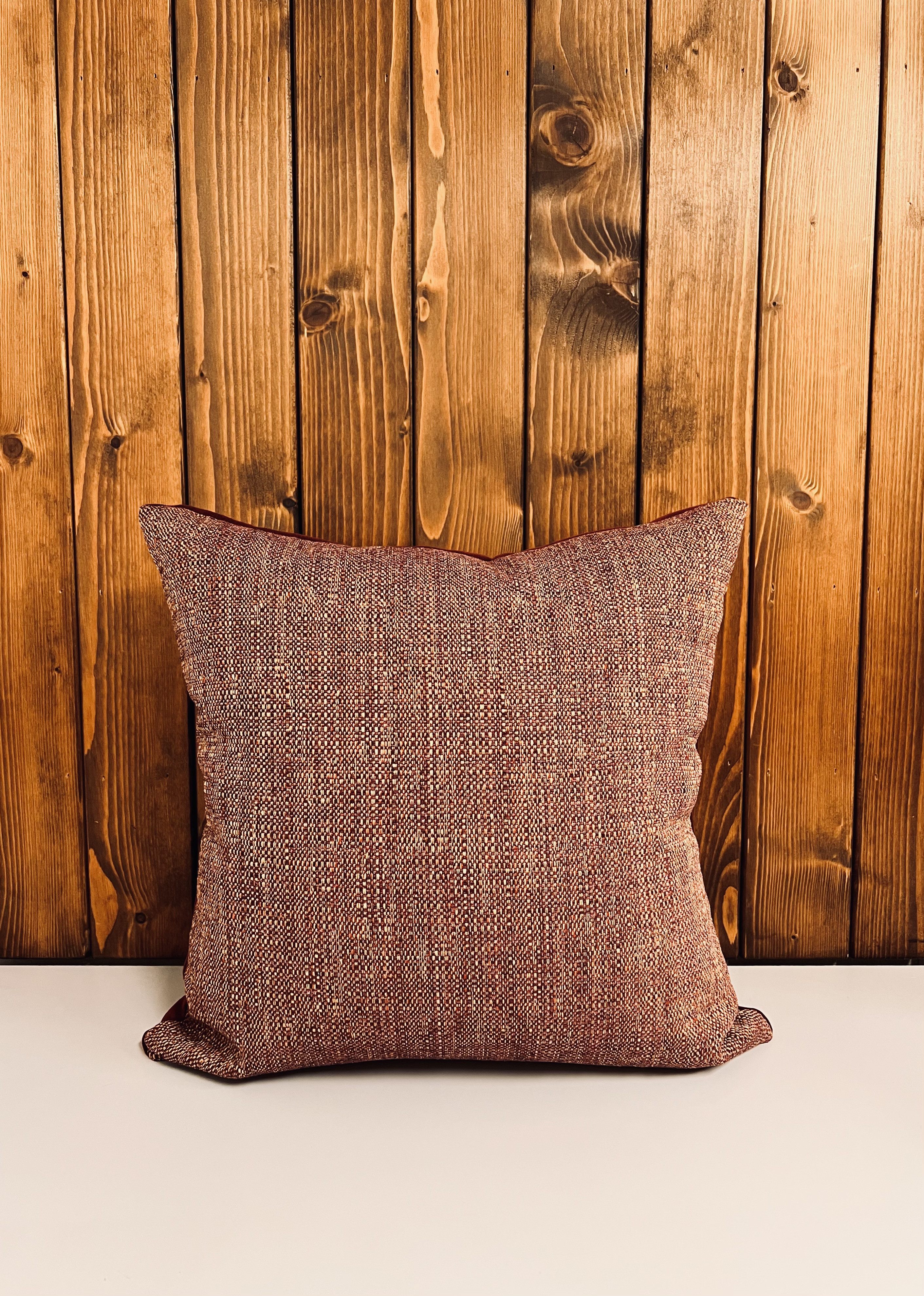 【クッションカバー】【椅子生地使用】異素材 ウルトラスエード ワインレッド 高級素材  45×45㎝用