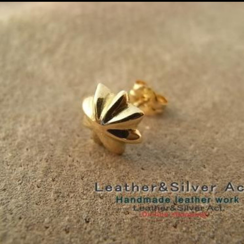 ハンドメイド ピアスゴールド（k18）アポロコンチョゴールドピアス