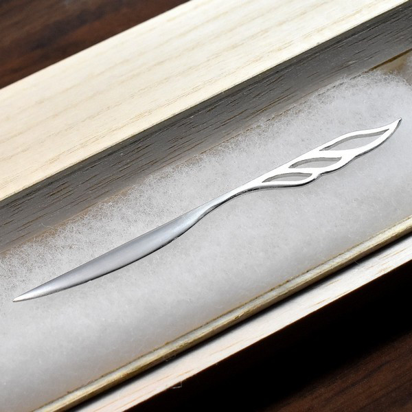 きれいな羽 銀の菓子切り 透かし模様（楊枝）