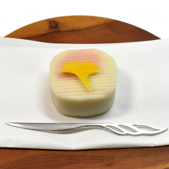 きれいな羽 銀の菓子切り 透かし模様（楊枝） 3枚目の画像