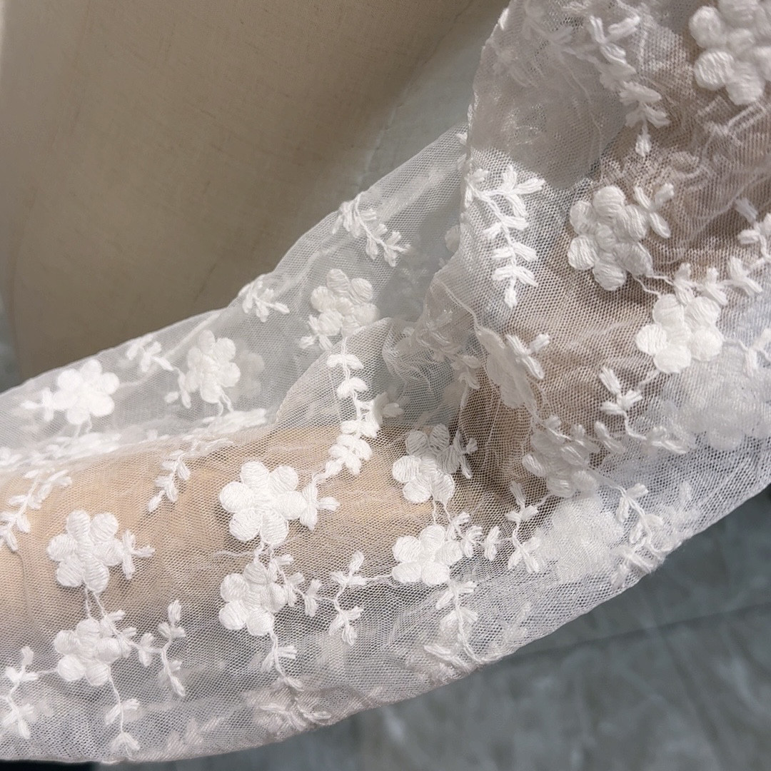 高評価続出！小花レース　チュール　可愛い長袖　二の腕を隠せる　取り外し可能　オーダー可能　上品　結婚式ウェディング披露宴