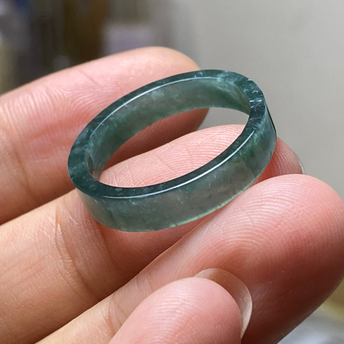 L9-202 美品 青色 18.5号 天然グアテマラ産 A貨 本翡翠 くりぬき