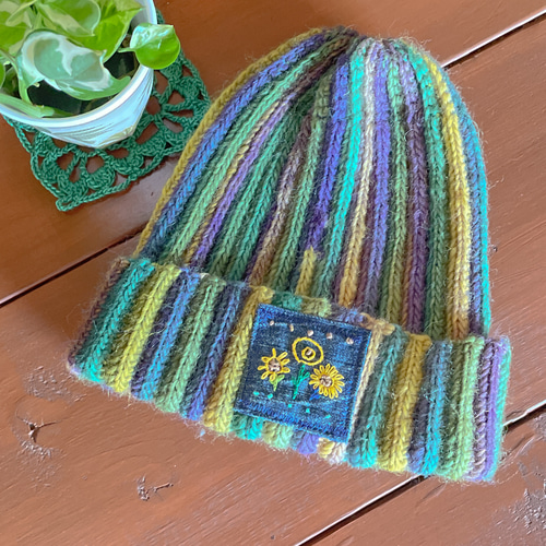 段染め毛糸の手編みニット帽 ビーニー帽 リブ編み 着画あり ニット帽