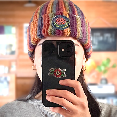 段染め毛糸の手編みニット帽 ビーニー帽 リブ編み 着画あり ニット帽