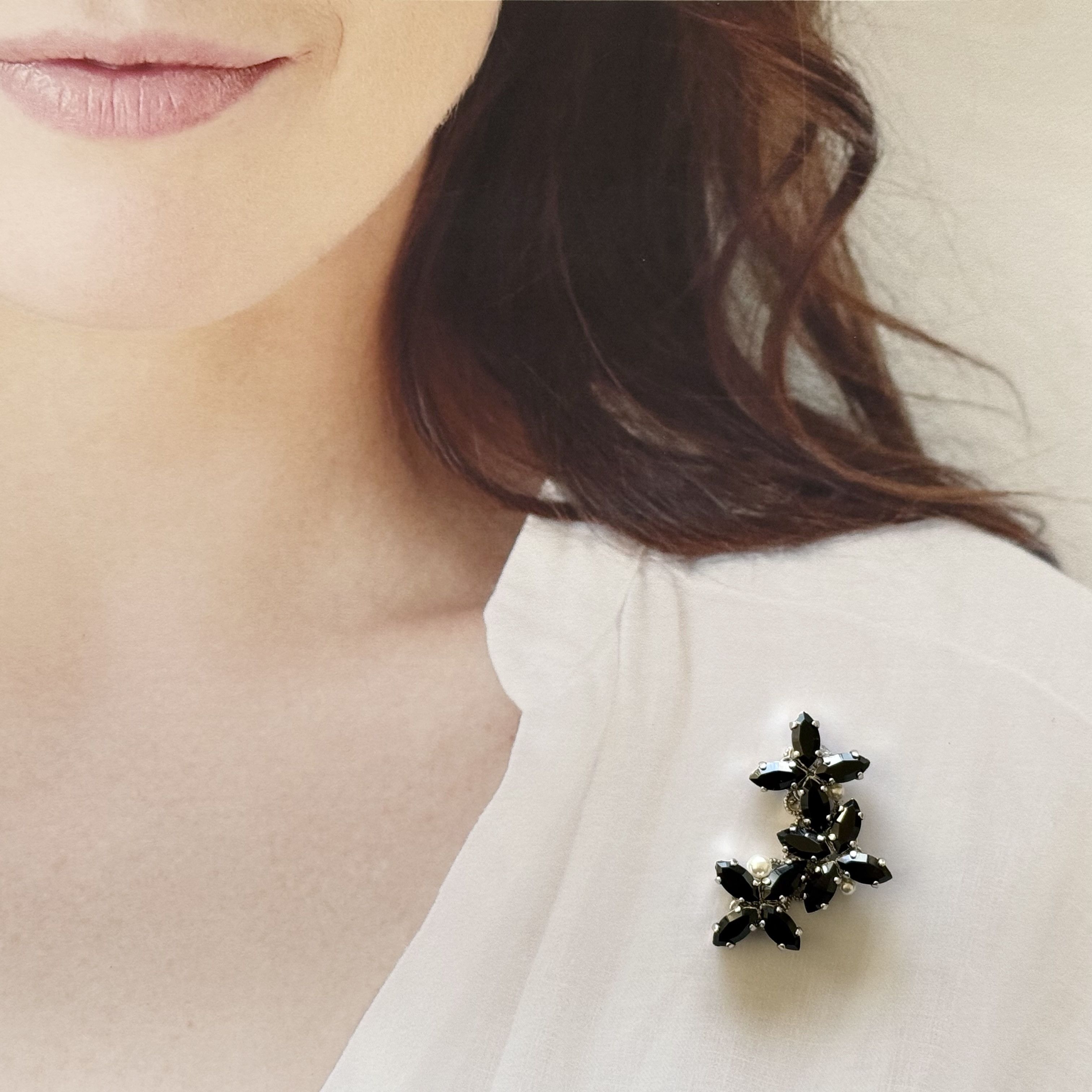 総スワロフスキー®︎  Fleur ブローチ  漆黒 ギフトボックス付