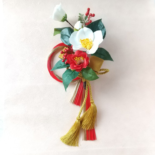 紅白椿の水引飾り しめ縄飾り お正月飾り 和モダン 古典 可憐 玄関飾り