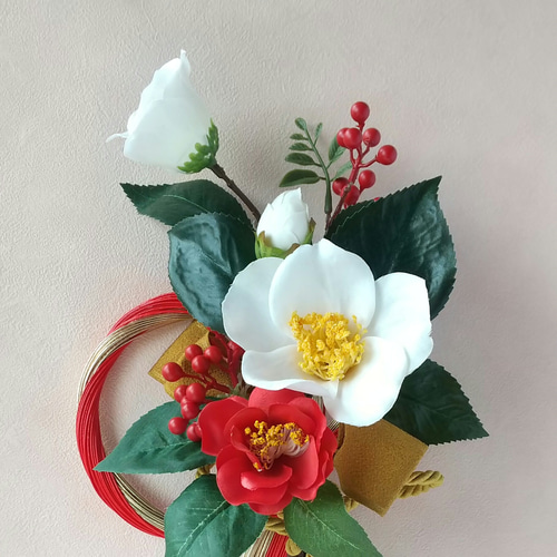 紅白水引飾りと白椿のお正月飾り☆しめ縄飾り☆玄関リース 太っ腹 