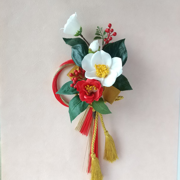 しめ縄リース赤椿白マム扇水引