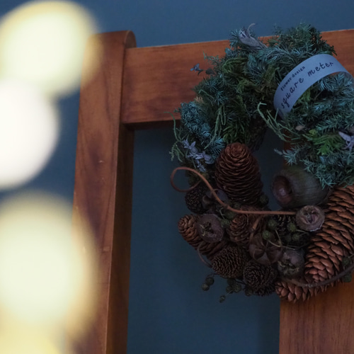 コニファーと木の実のオーバルリース クリスマスリース