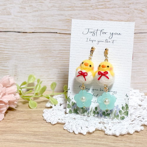 ♡数量限定♡ひょっこりベイビーひよこピアス／イヤリング お花 