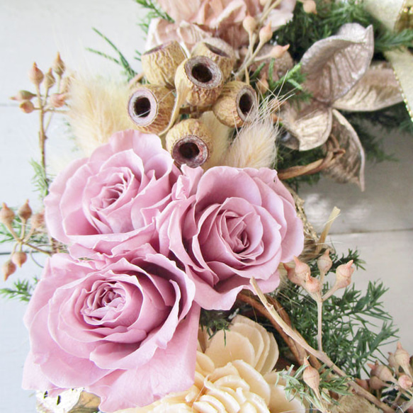 プリザーブドフラワーのバラとコニファーとラグラスのリース[F241011] 3枚目の画像