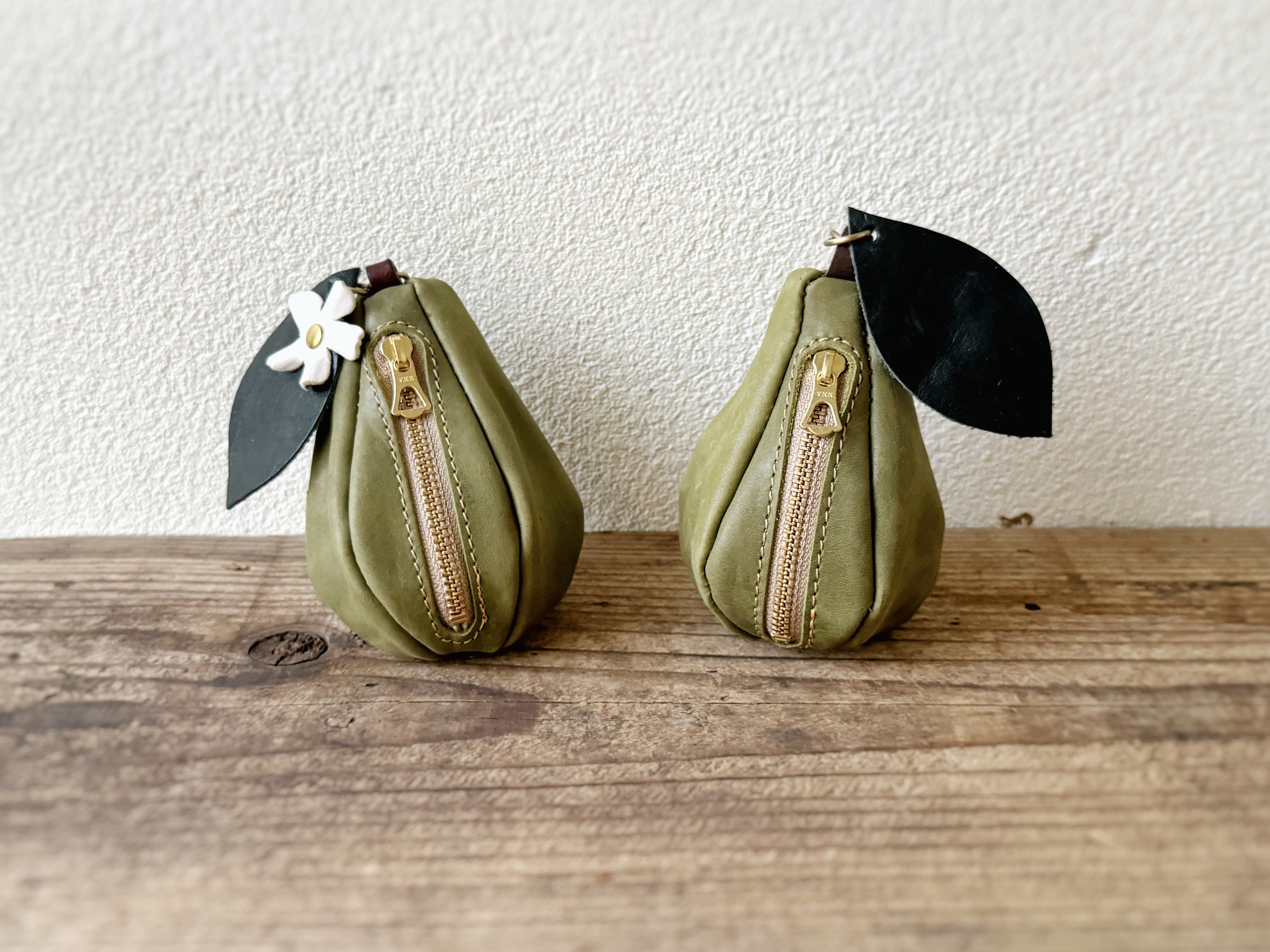 【受注製作（製作期間約1週間）】国産ヌメ革の洋梨型ミニポーチ『pear』