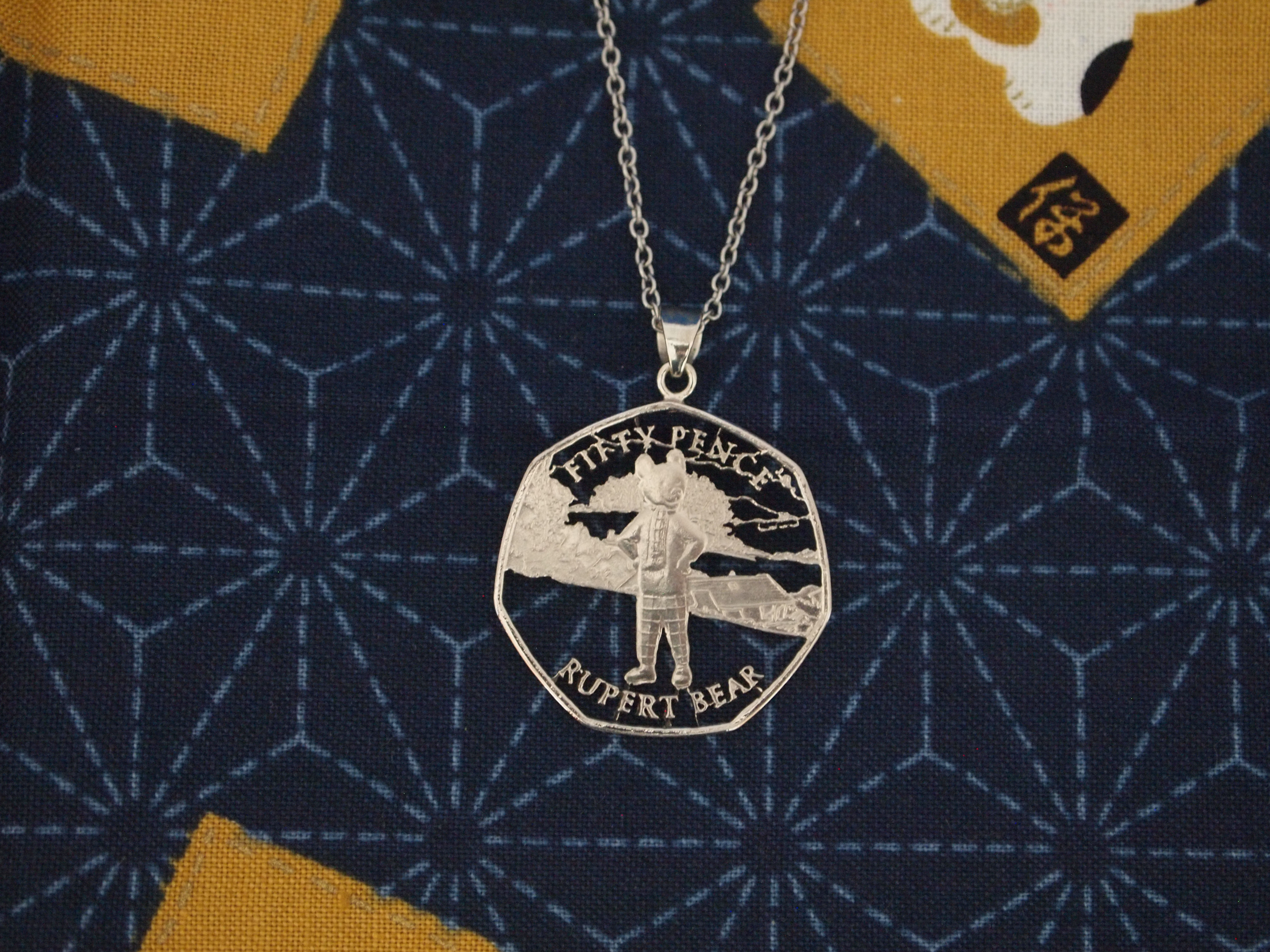 コインカットペンダント マン島50ペンス（ルパートベア）
