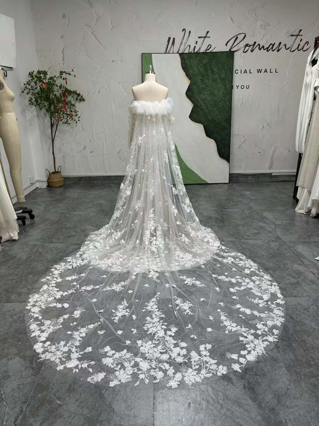 大好評中！咲き誇る透け花レース　マーメイドドレス　シーズル袖　二の腕カバー　短いトレーン　優雅　ウェディングドレス　挙式