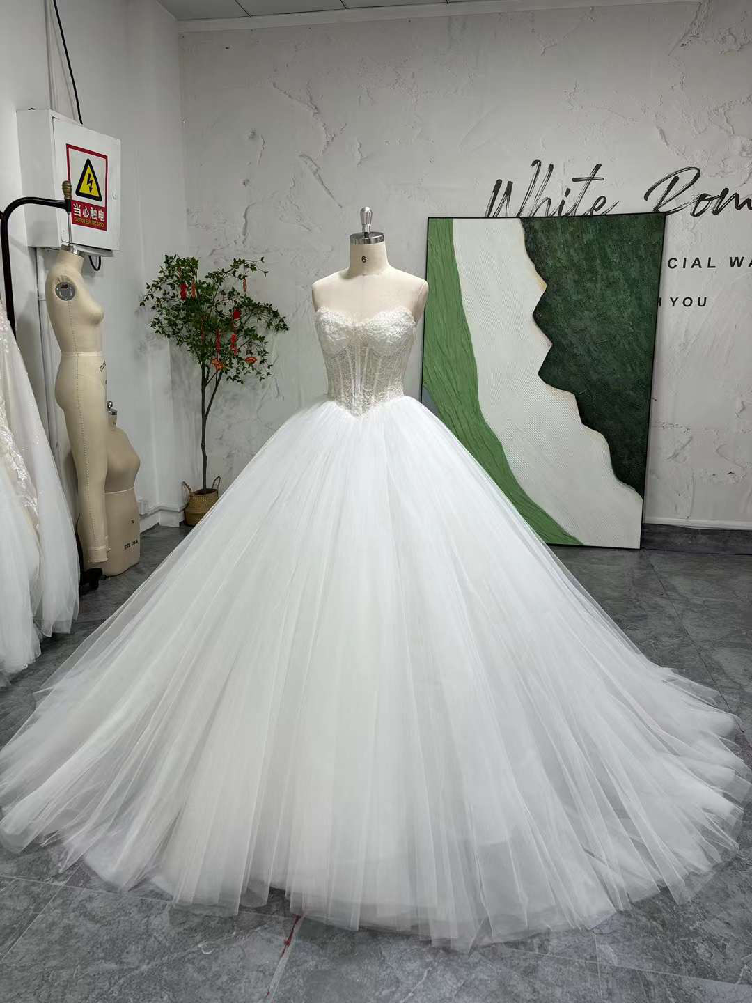 買わないと損！多層チュール　ふんわり　ボリューム　ホワイト　プリンセスライン　お姫様　サイズオーダー可能前撮り編み上げ