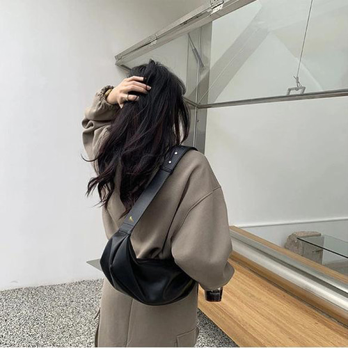⚮̈ミナペルホネン からだにフィットするボディバッグ 