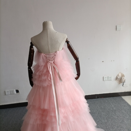 美品！カラードレス ピンク ベアトップ 柔らかく重ねたチュール  