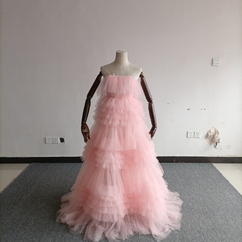 美品！カラードレス ピンク ベアトップ 柔らかく重ねたチュール  